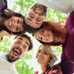 jovens sorridentes para fazer o Enem 2019