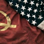 Bandeiras dos Estados Unidos e da União Soviética com aparência suja na Guerra Fria