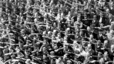 alemães fazem reverência ao nazismo dentro dos sistemas totalitários